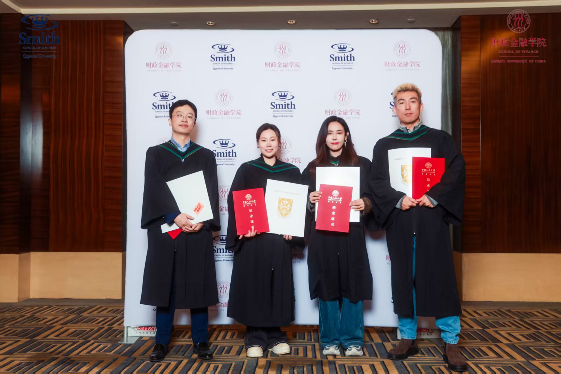 2 小组毕业合影.jpg