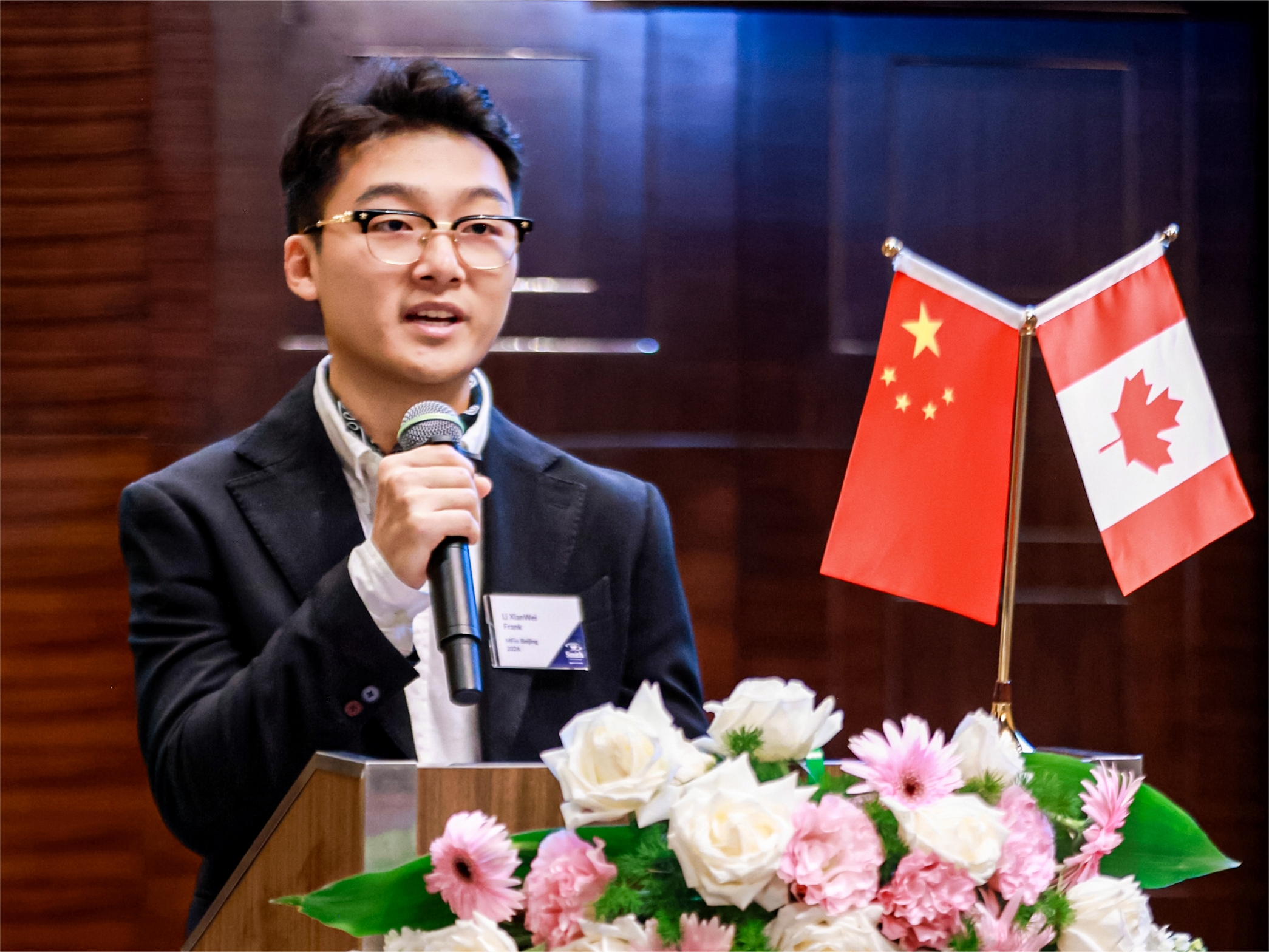 李显威(1).png
